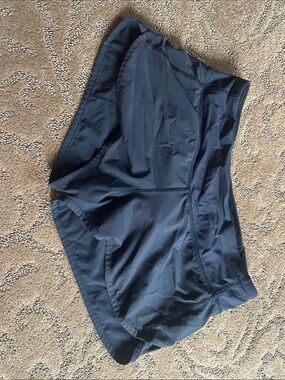 Women’s Lululemon Shorts - Black (2.5 inch)